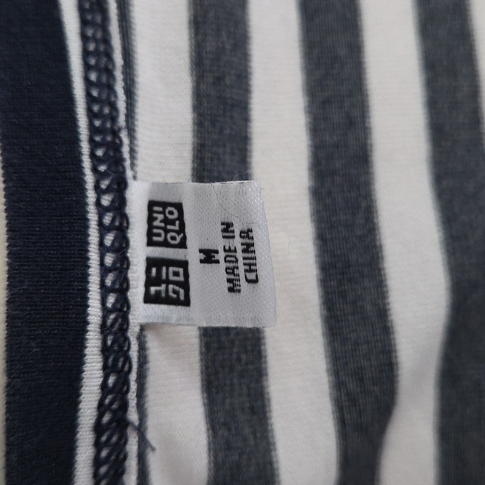 Uniqlo Black and White Striped Airism Tee - Picture 3 of 4